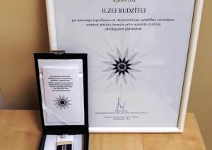 Valsts materiālo rezervju nodaļas vadītājai Ilzei Rudzītei pasniegts apbalvojums „Par ieguldījumu”