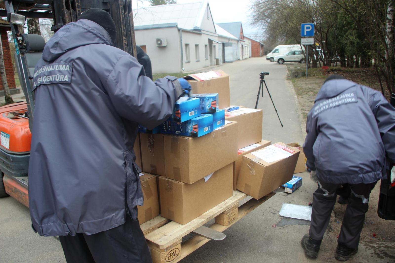 Nodrošinājuma valsts aģentūra iznīcinājusi kontrabandas cigaretes un alkoholu